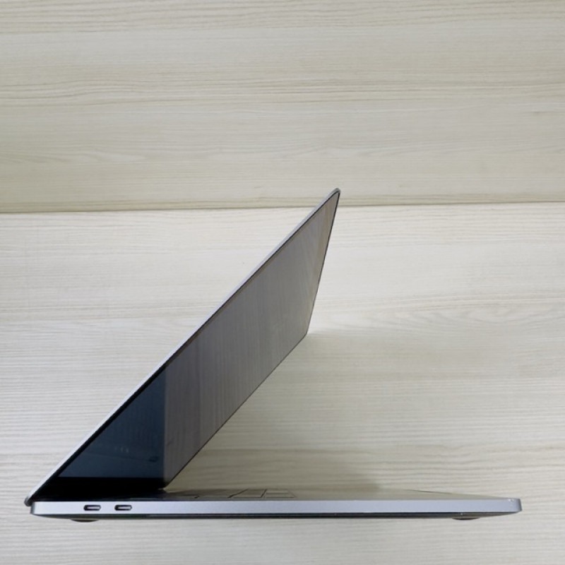 MacBook Pro 15 2018 Space  I7 2.6ghz 16/512